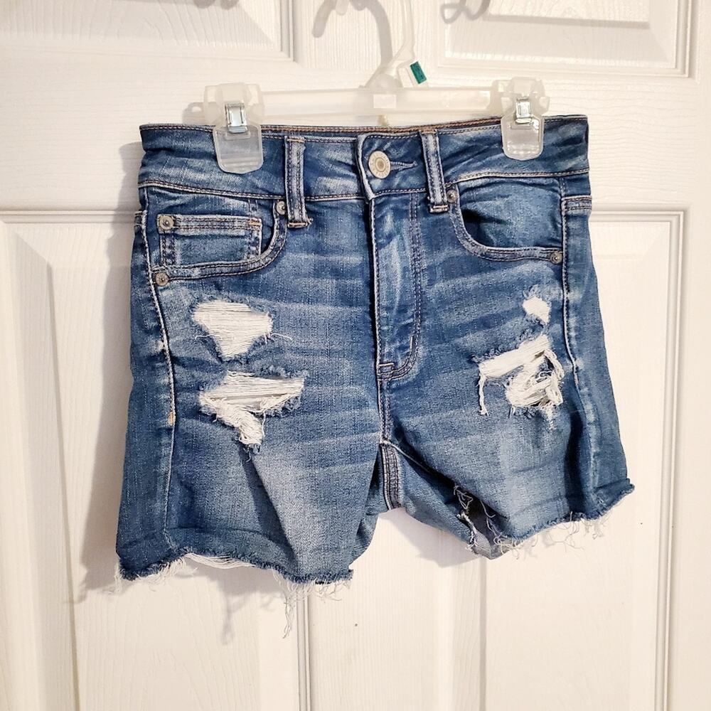 AMERICAN EAGLE Woman's next level stretch distressed denim shorts size 2
